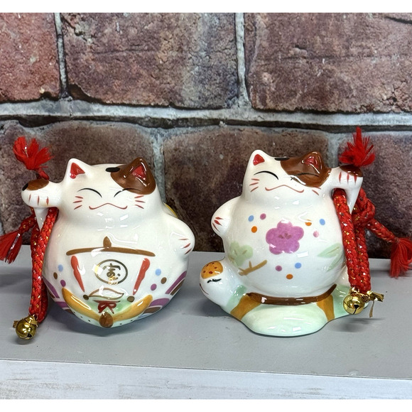Set of 2 Vintage Japan Maneki Neko Lucky Cat Ceramic Coin Banks Statues - Picture 1 of 11